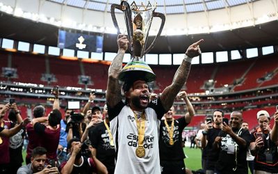 Depay, atacat de fani: A aterizat cu elicopterul la meci