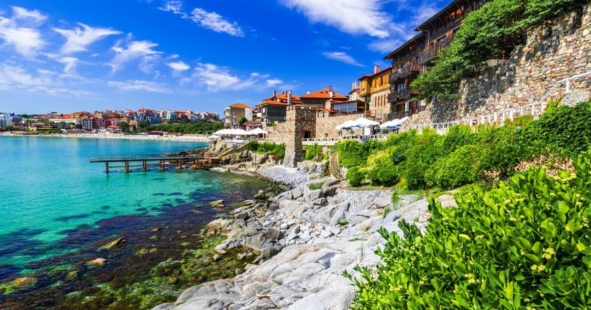 Destinația-minune, ca Amalfi, dar mai ieftină: Aproape de România!