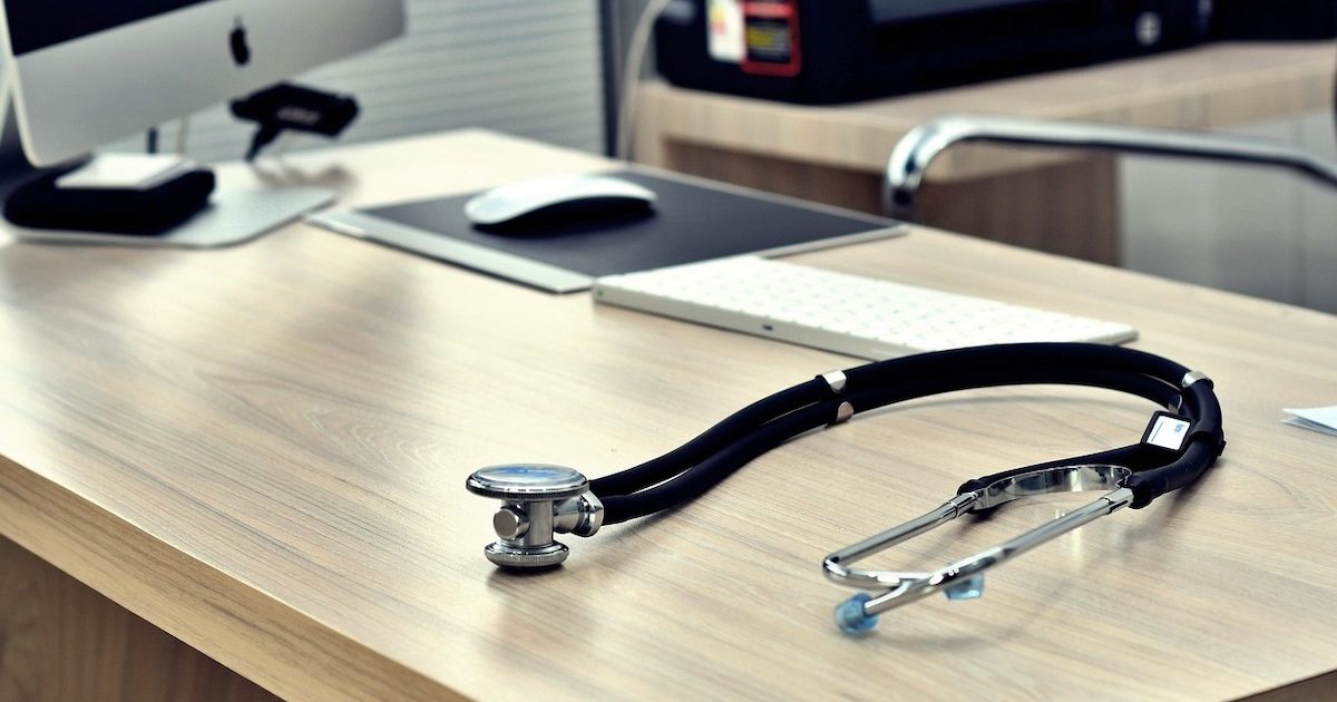 Excepții la concediu medical: Camera Deputaților dă undă verde noilor reguli