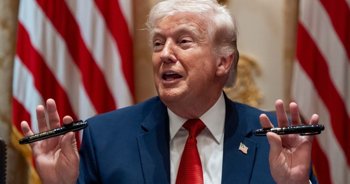 Steagul SUA, pe huse Trump Mobile: AI-ul, înșelător pe site-ul oficial