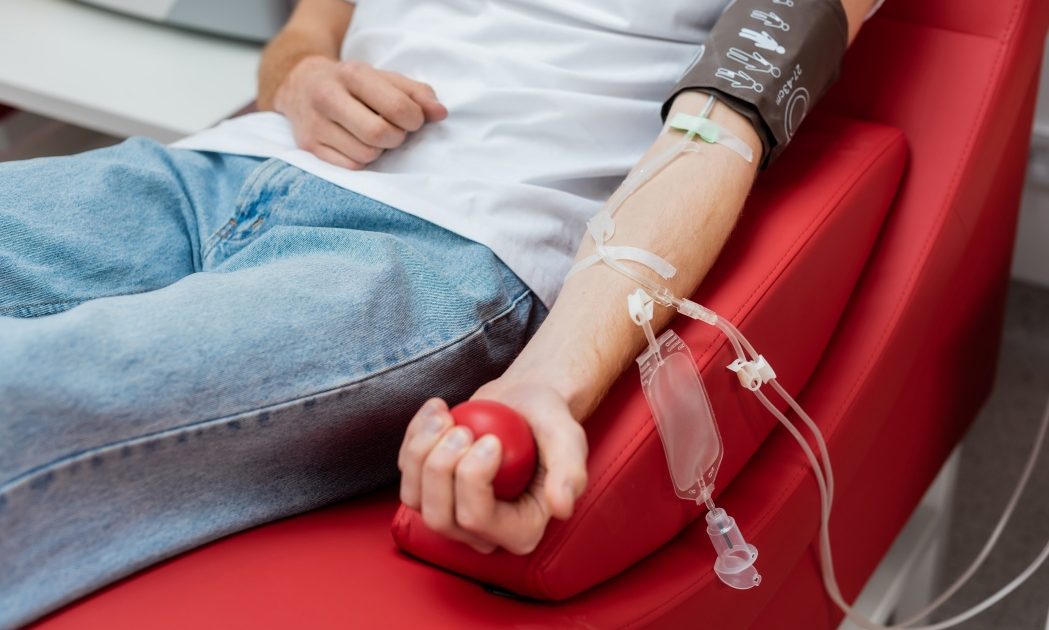 Doar 1,7% din români donează sânge. Beneficii în 2026 și cine poate ajuta