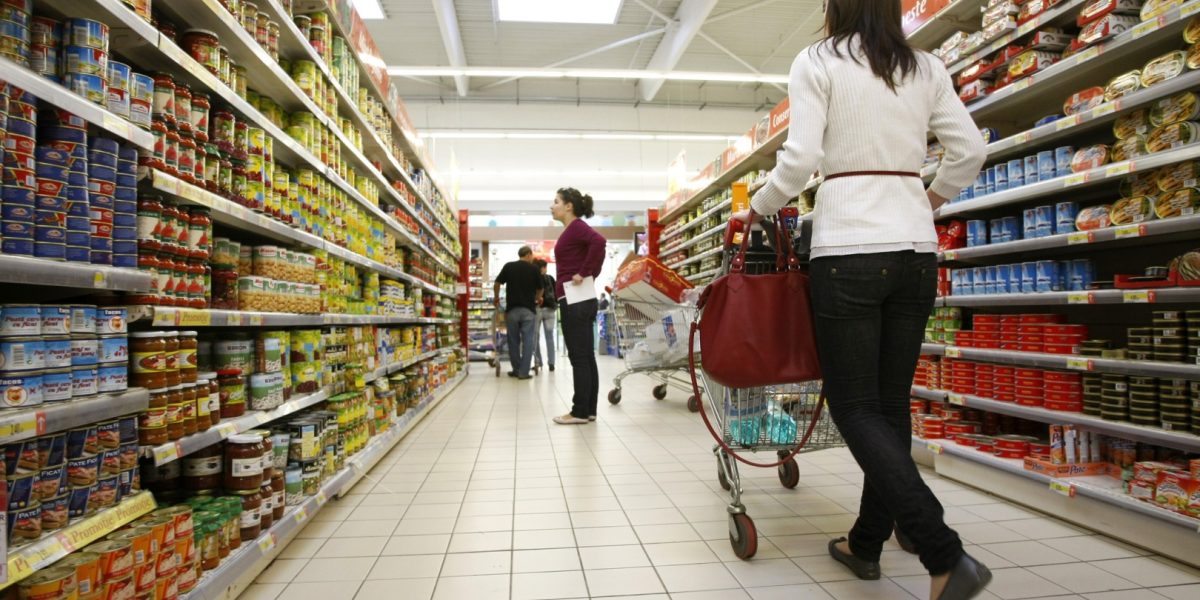 dreamstime_cumparaturi.jpg - NewsFactor