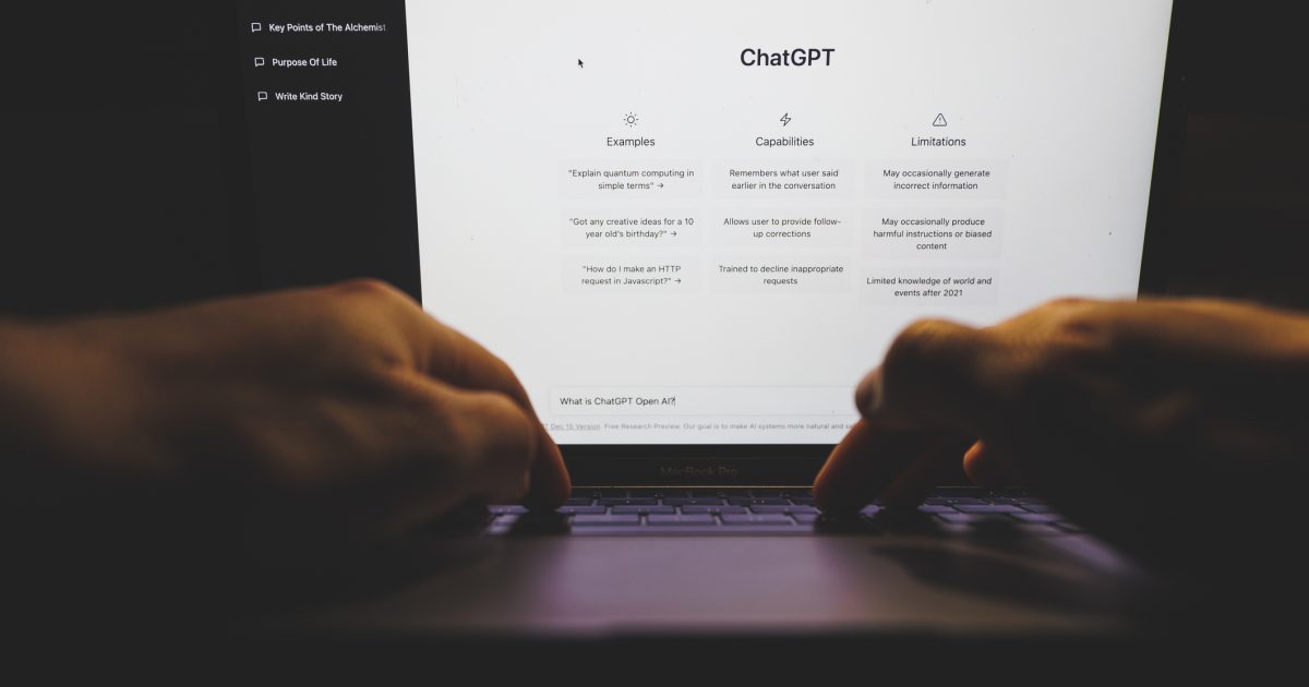 Cuvintele tale, armă în era ChatGPT: Casele de avocatură din SUA avertizează