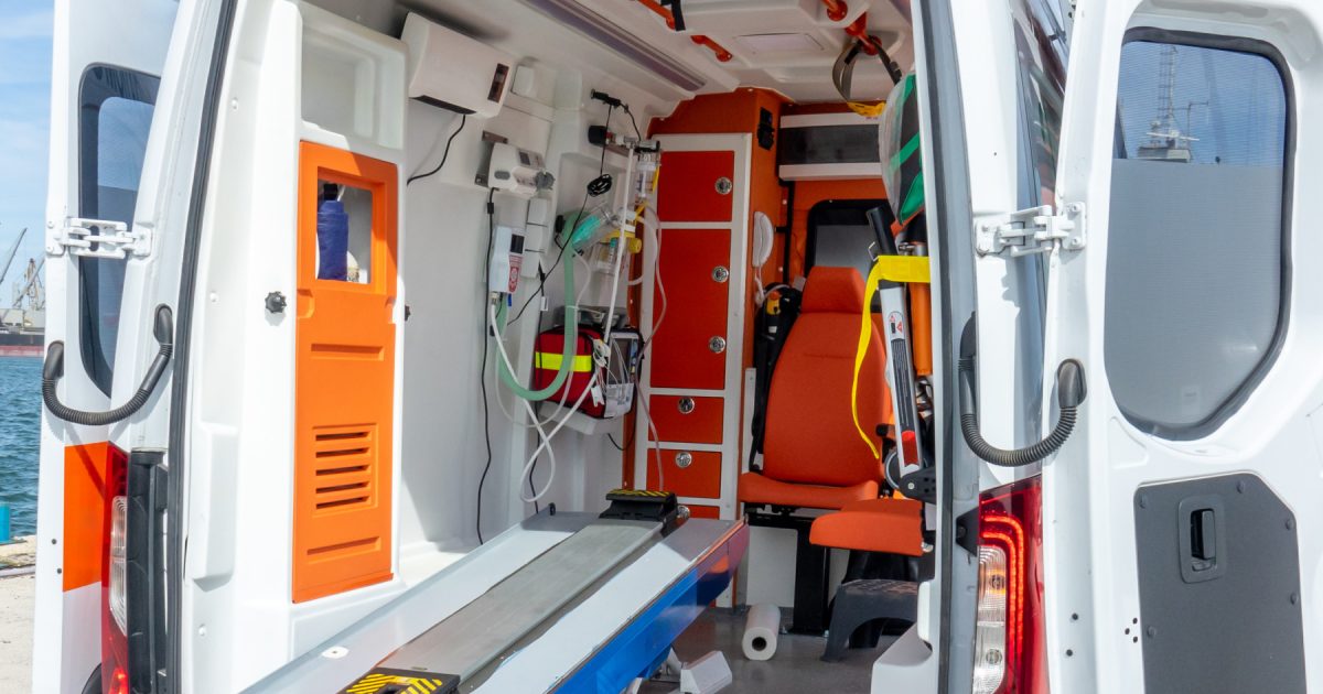 Ambulanțe blocate: Un sfert din cele din Constanța, în service zilnic! Mii de km parcurși