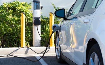 Boom pe piața auto! Benzina urcă, vânzările de electrice explodează în România