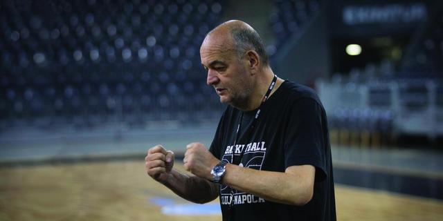 Clubul U-Banca Transilvania a anunțat, miercuri, cu profund regret, trecerea în neființă a fostului antrenor coordonator Duško Vujošević