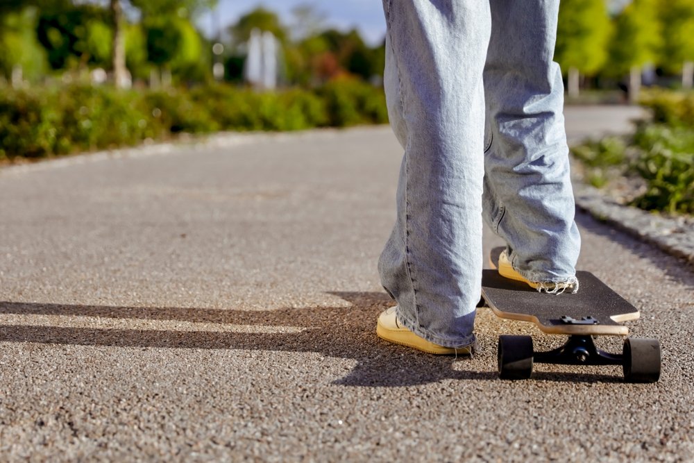 Ai pus ochii pe un skateboard și vrei să te alături valului? Nu e doar despre mișcare, ci și despre stil