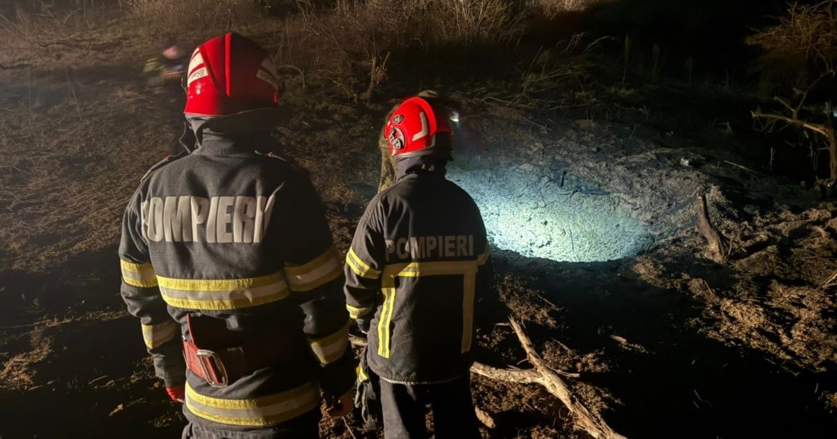 O dronă s-a prăbușit în județul Tulcea în urma atacurilor rusești asupra Ucrainei O dronă a pătruns în spațiul aerian românesc și s-a prăbușit în județul Tulcea, în noaptea de miercuri spre joi, în urma unor atacuri lansate de Rusia asupra Ucrainei