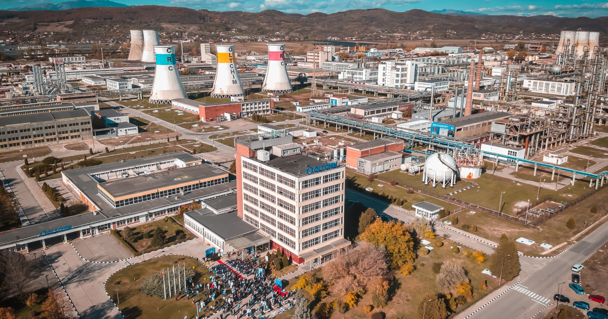 Disponibilizări la Chimcomplex: Ce-au ales angajații? Reacția Ministerului Muncii