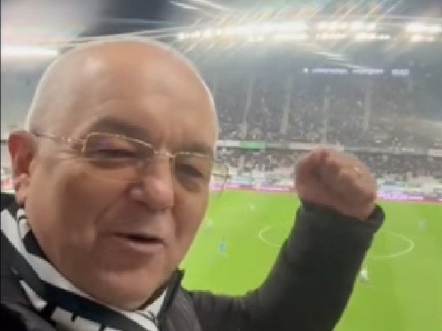 Boc, show în tribune la “U” Cluj – Craiova: A filmat tabela, apoi a postat!