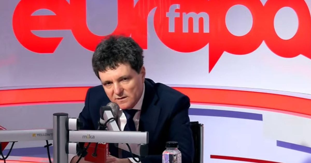 Acuzatii grave: Europa FM, cu Nicușor Dan, preluată ilegal de Realitatea Plus