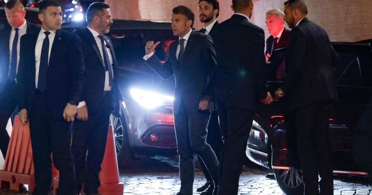 Macron, gest umanitar: A ajutat un bătrân la Roma și i-a chemat medicii