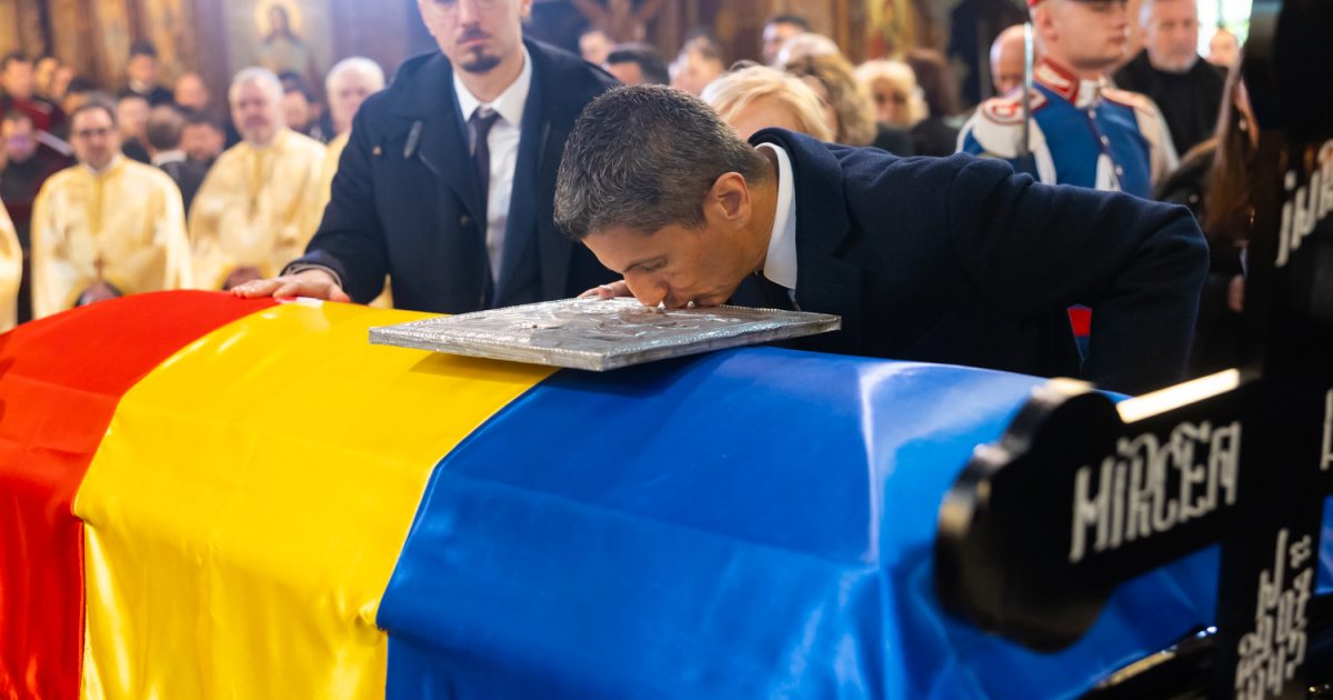 Momente grele la înmormântarea lui Mircea Lucescu: Imagini cutremurătoare