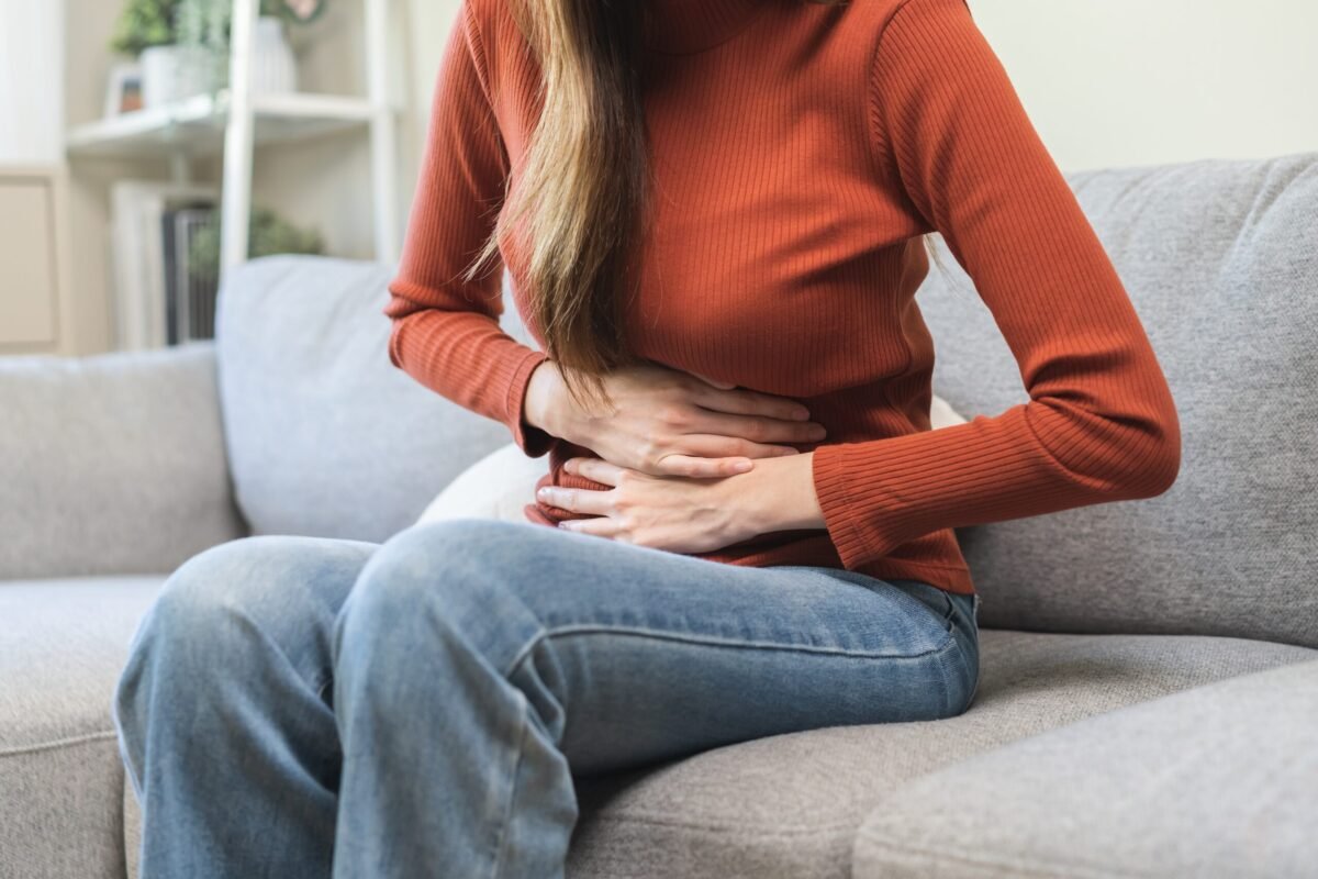 Endometrioza intestinală, o afecțiune adesea confundată cu sindromul de colon iritabil, necesită o abordare diagnostică complexă și un tratament adaptat specificului fiecărui caz