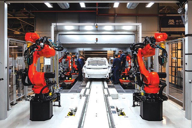 Ungaria lui Viktor Orban: O economie în creștere impulsionată de industria auto, cu prețul exodului populației Budapesta, Ungaria – Ungaria, sub conducerea premierului Viktor Orban, a cunoscut o creștere economică semnificativă în ultimii ani, alimentată în mare parte de investițiile străine în industria manufacturieră, în special în sectorul auto