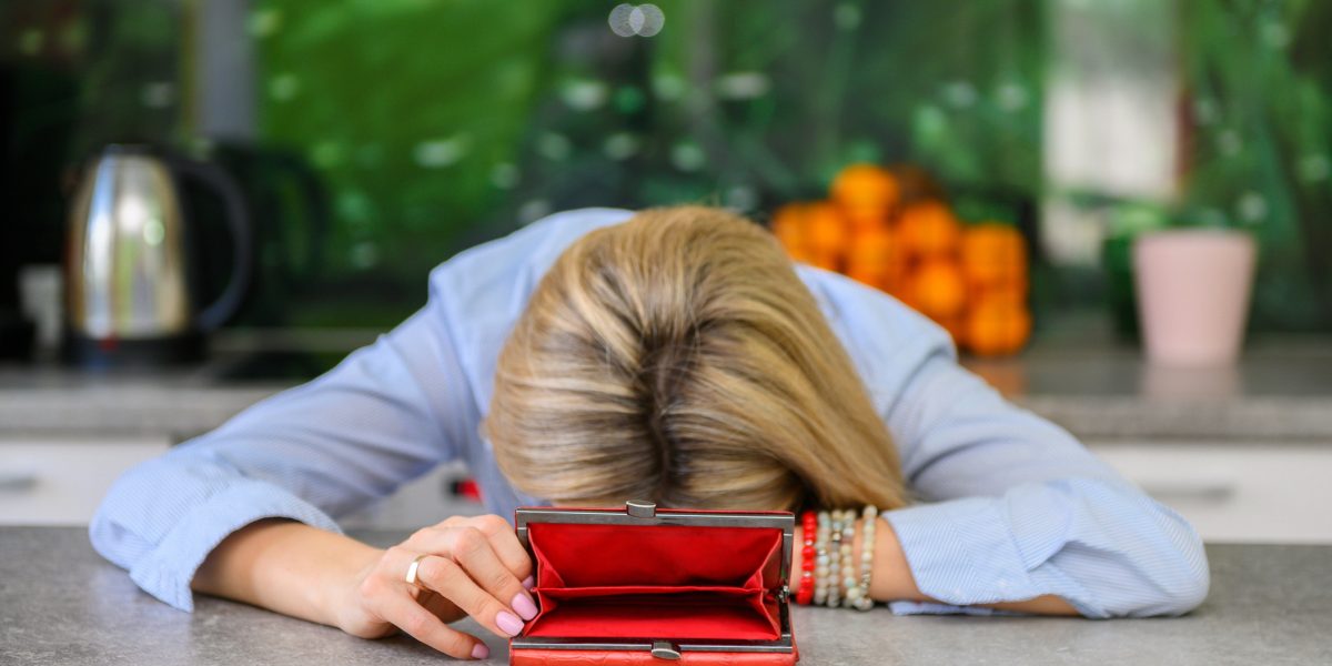 fara-bani-saracie-criza-taieri-de-salarii.jpg - NewsFactor