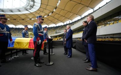 Cortegiul funerar cu Mircea Lucescu a pornit: Zeci de mii de oameni, la Biserica Elefterie