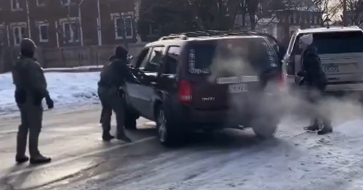 Șeful ICE, implicat în politica lui Donald Trump, pleacă în mai