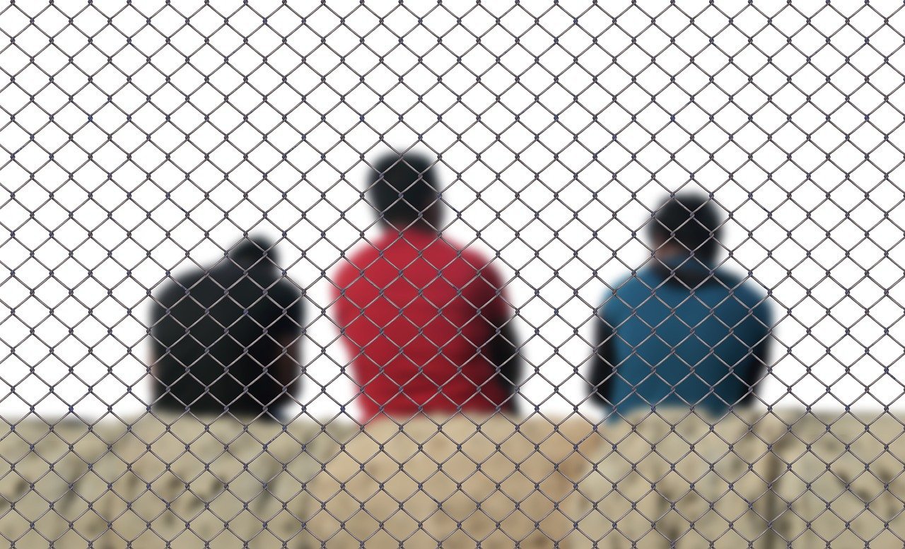 21 de migranți depistați într-un microbuz pe ruta Bulgaria-România Polițiștii de frontieră din Dolj au descoperit un grup de 21 de cetățeni străini care călătoreau ilegal în România