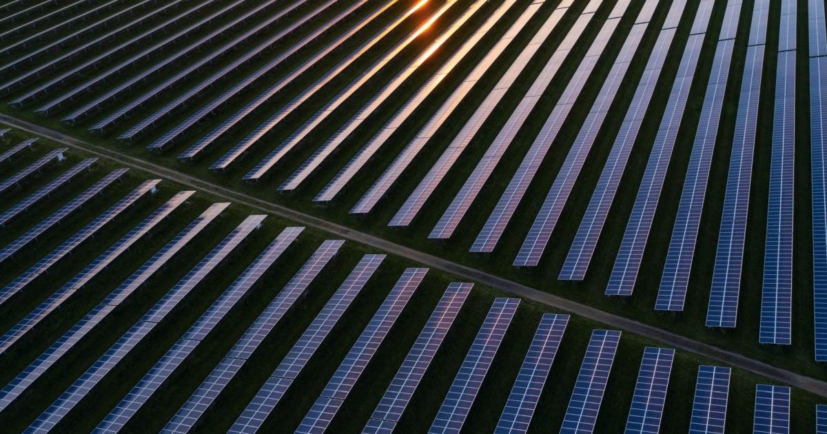 Gigant fermă solară în Marea Britanie: Energie pentru 180.000 de case, scandal cu localnicii