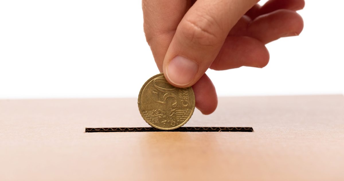 Sfatul experților: Cum scapi de dependența financiară, tinere!