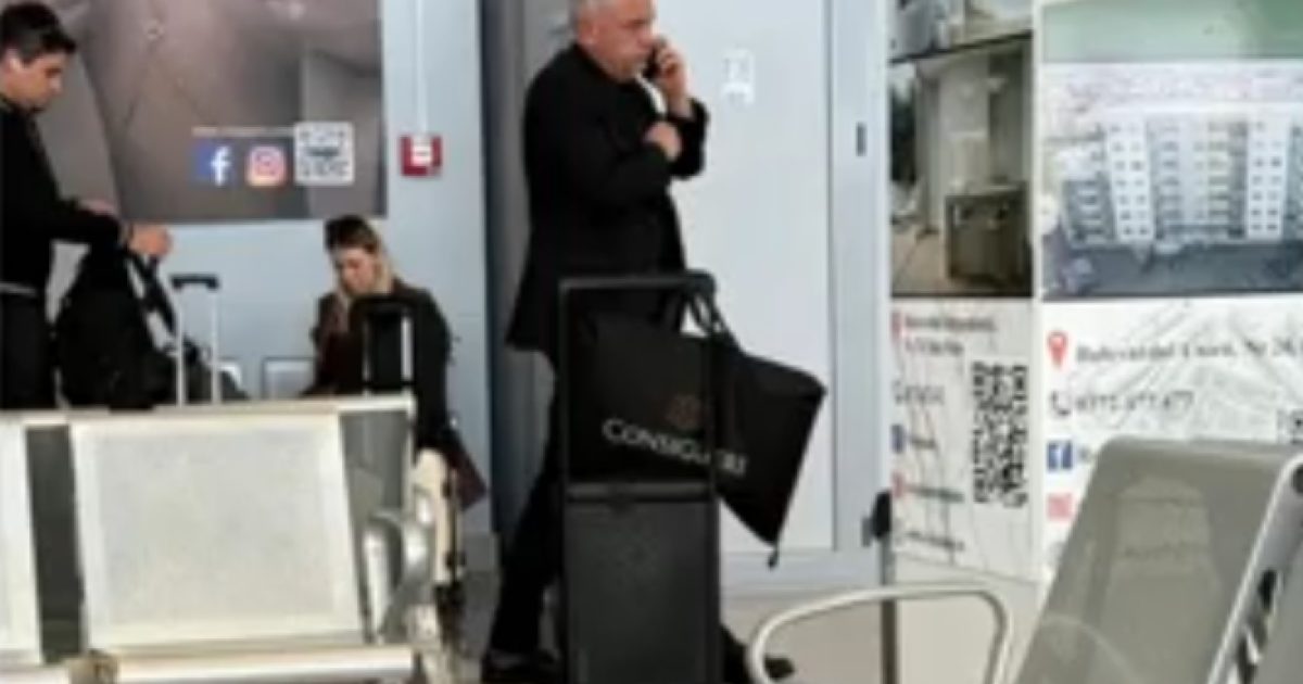 Barbu, surprins cu o valiză de lux: Ce ascunde politicianul