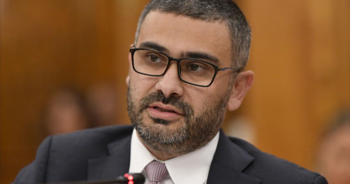 Manole, avertisment dur: Închiderea companiilor de stat aduce criza socială