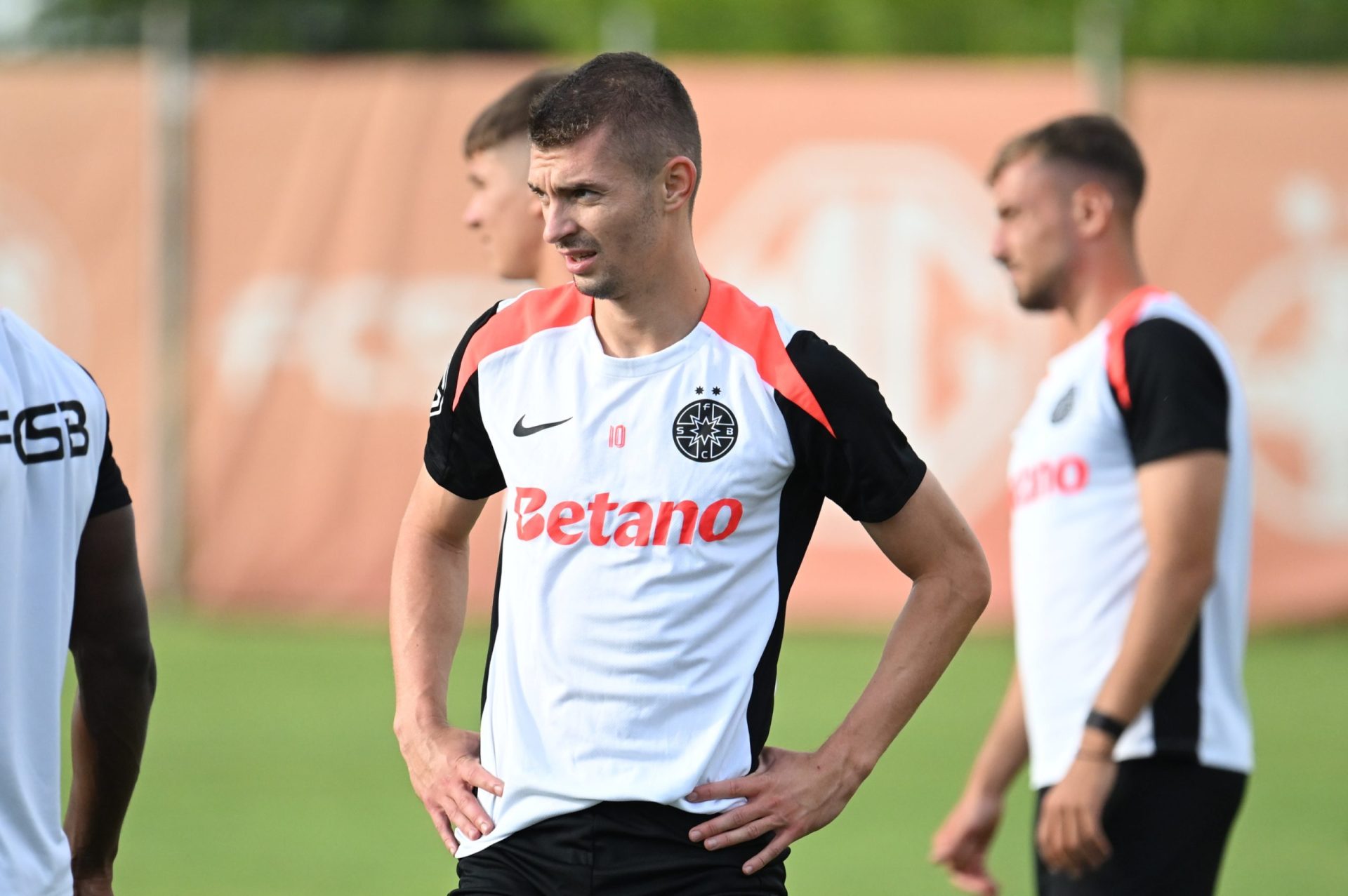 FCSB se pregătește pentru următorul meci din play-out, după înfrângerea cu Botoșani București – După un eșec de 3-2 în deplasare cu FC Botoșani, FCSB se concentrează pe următorul meci din play-out-ul Superligii