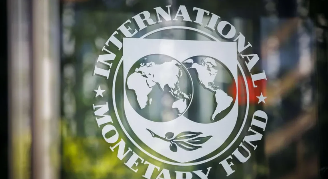 FMI taie creșterea economică a României: BCR, lovitură similară