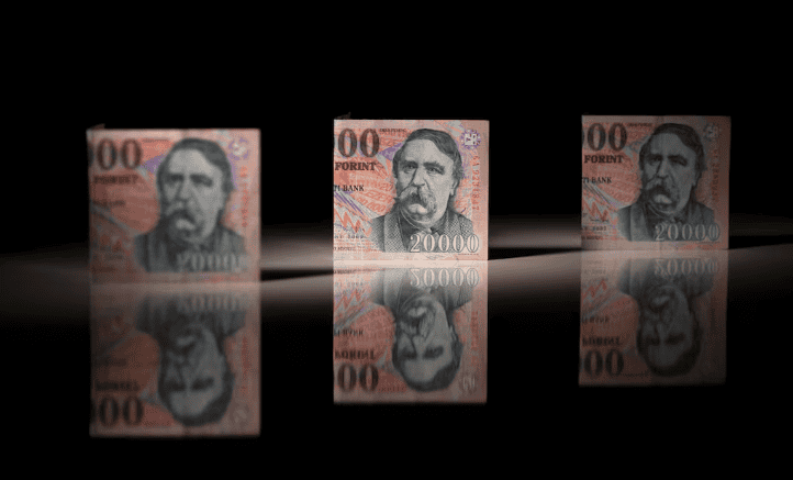Forintul, în euforie după plecarea lui Viktor Orban: Dobânzile scad, piața e în sărbătoare