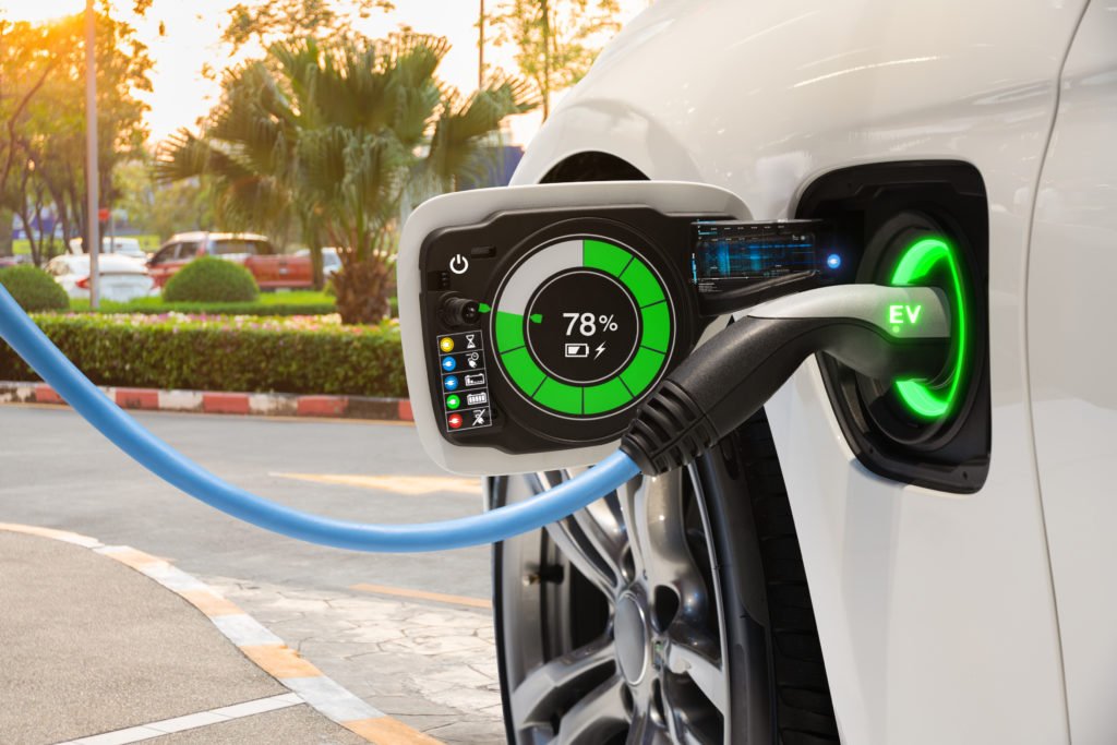 Piața auto din România se electrifică: Cota pentru mașinile full electric crește spectaculos Cota de piață a autoturismelor complet electrice înmatriculate în România a atins 6,5% în luna martie a acestui an, o creștere semnificativă față de cele 2,8% înregistrate în aceeași perioadă a anului 2025