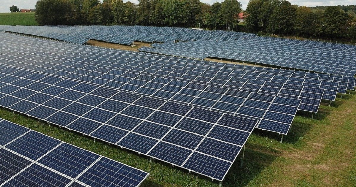 Energie solară la Mărășești: Primăria și școlile, independente energetic