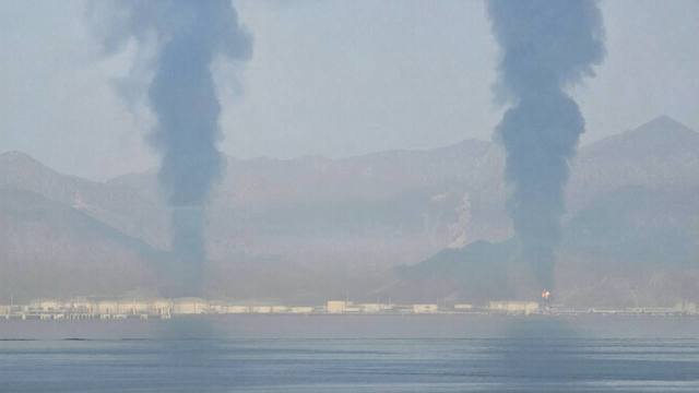 E.a.u. Activează apărarea aeriană după atacuri cu rachete și drone