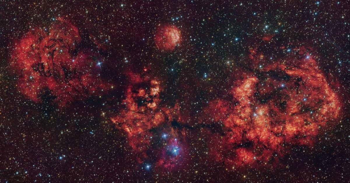 Newton și Einstein, din nou profeți: Legea pătratului invers sfidează galaxiile