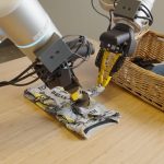 Robotul GEN-1, menajer ca un om: Face ordine-n casă fără erori?