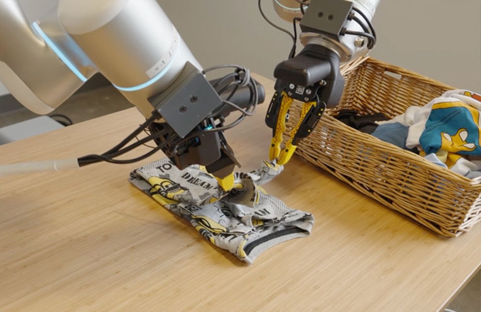 Robotul GEN-1, menajer ca un om: Face ordine-n casă fără erori?