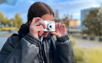 Mileniali vs. Generația X: Cine sunt „hibridul” din România?