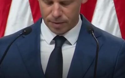 Simion, dansând pe morminte, trădează interesele ungurilor, zice Magyar