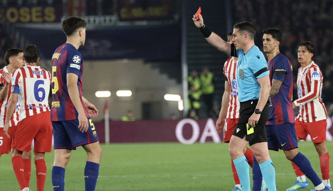 Istvan Kovacs, arbitrul român cu renume internațional, a fost în centrul atenției într-un meci tensionat din Liga Campionilor, unde o decizie controversată a stârnit dezbateri aprinse