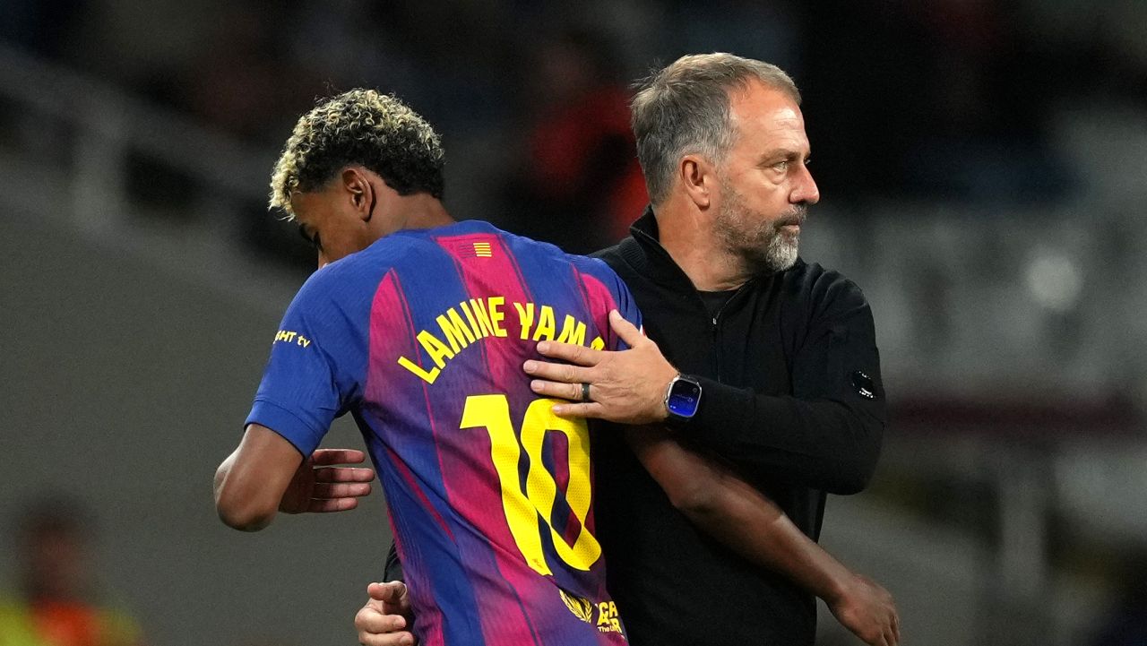 În urma unui incident petrecut la finalul partidei dintre FC Barcelona și Atletico Madrid, antrenorul german Hansi Flick a ieșit public pentru a-l apăra pe tânărul său jucător, Lamine Yamal