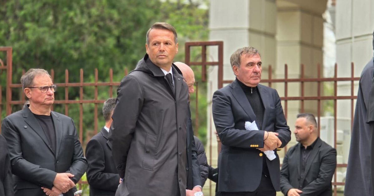 Transfigurat: Gică Hagi, apariție stânjenită la înmormântarea lui Mircea Lucescu