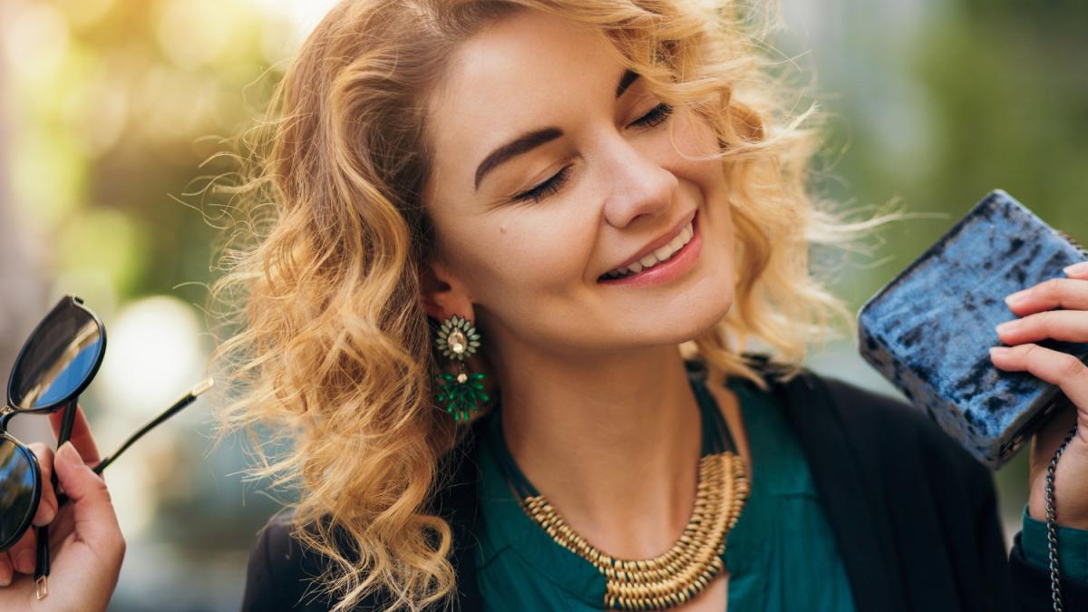 Odată cu apropierea sărbătorilor pascale și a primăverii, românii se pregătesc să ofere cadouri celor dragi