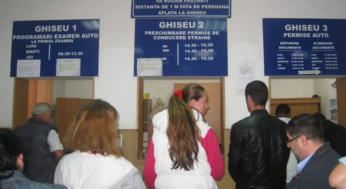 Românii, scutiți de cozi la ghișee: Statul verifică singur datele