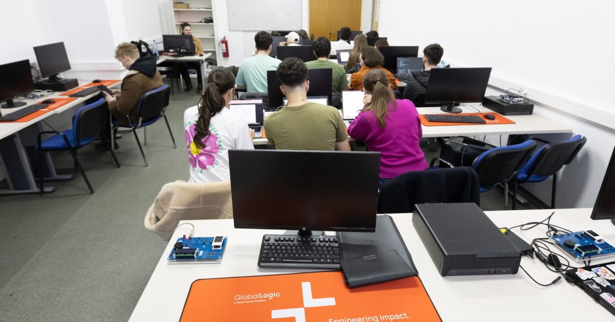 Hitachi modernizează laboratoarele Politehnicii București: 5 puncte de excelență