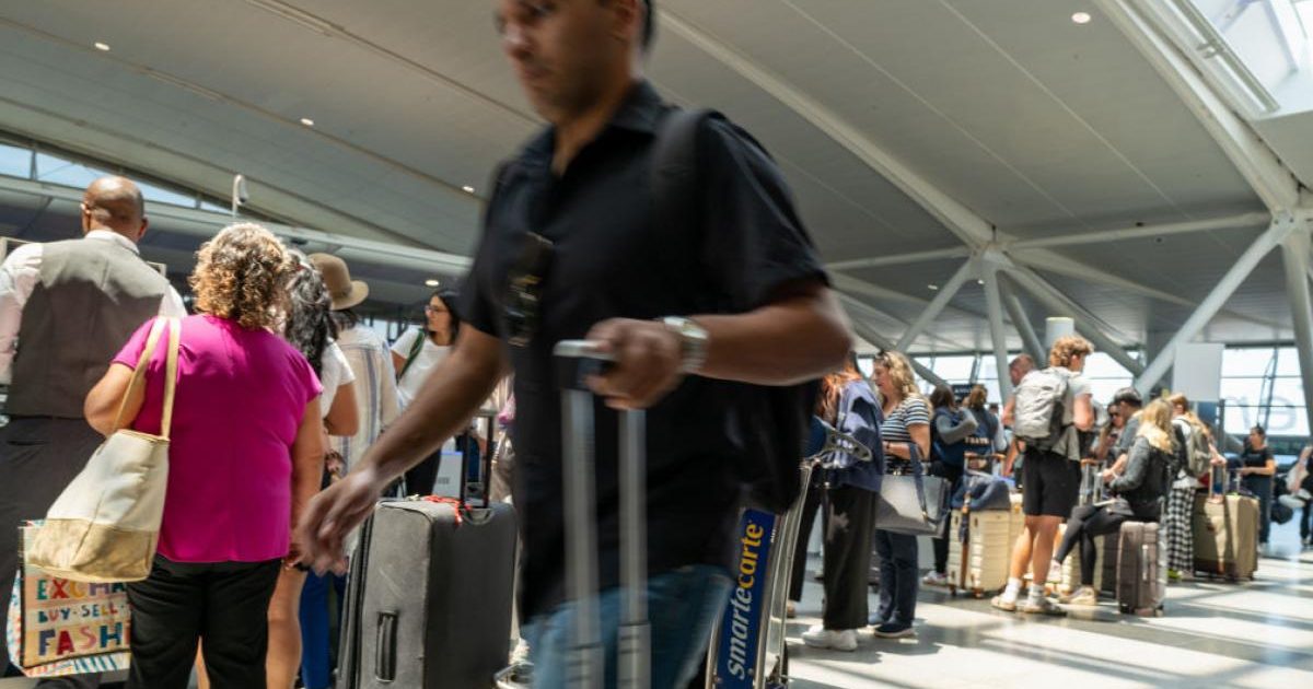 Europa, blocată: Cozi infernale și avioane goale din cauza sistemului Entry/Exit