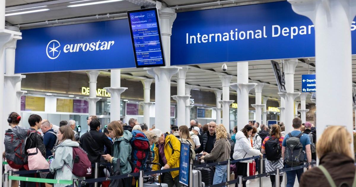 Haos în Europa: Cozi infernale pe aeroporturi din cauza sistemului Entry/Exit