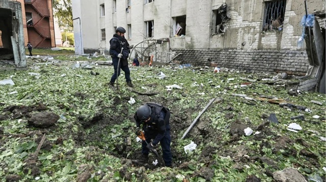 Dronă rusă lovește o ambulanță în Ucraina: Trei paramedici răniți, în ciuda armistițiului