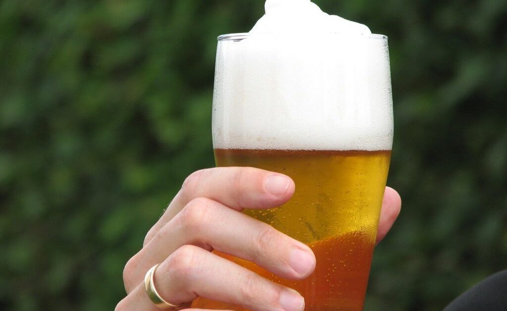 Berea zilnică te poate distruge: Riscuri pentru corp și minte