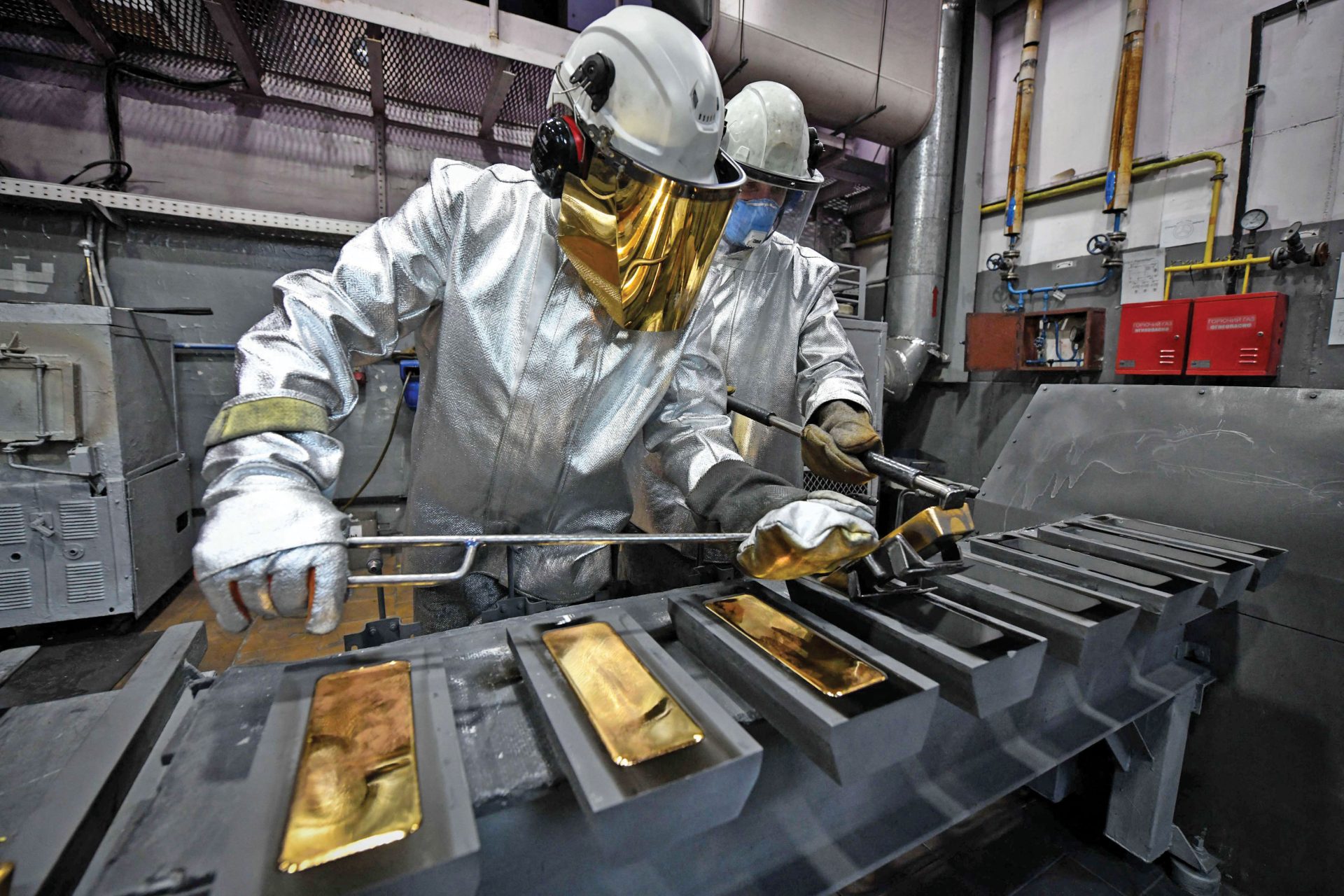 Aurul se scumpește: Ce ascunde explozia prețului metalului prețios, dincolo de bani?