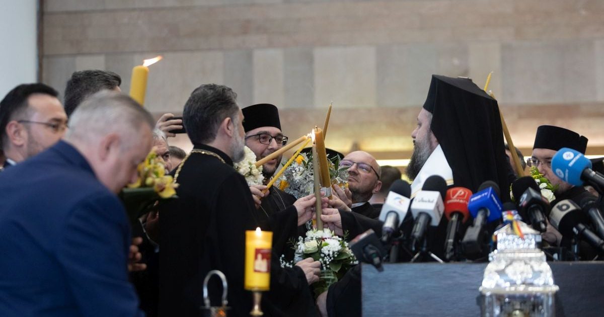 Lumina Sfântă a ajuns la București: Unde se va aprinde prima candelă din România?